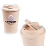 A reusable coffee cup in a light beige colour, featuring a comfort lid and a branding logo.
