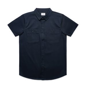 A short-sleeved work shirt in navy blue with two chest pockets and a collar, featuring a logo.